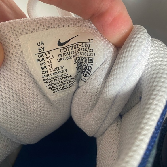 Nike Blazers- navy and white size 6Y - Picture 5 of 8